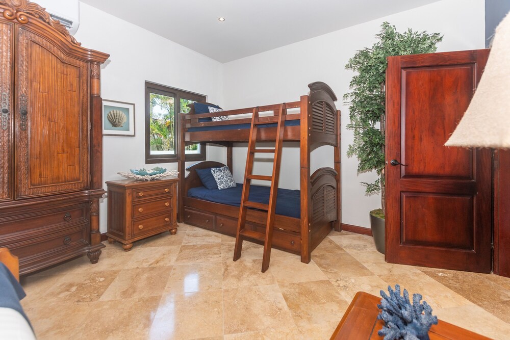 Pristine Bay 1005- Villa Loce 4 Bedroom Home