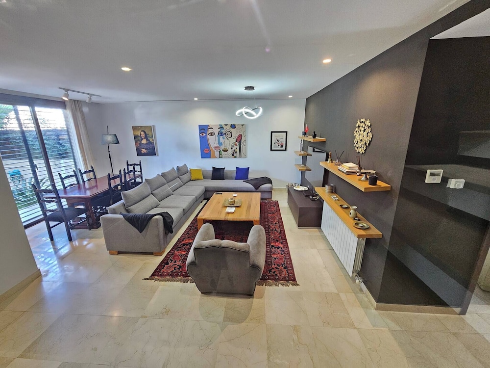 Elegant and Modern Villa V 04