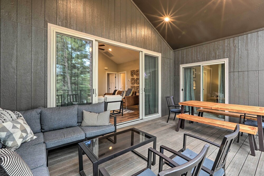 Lavish National Forest Retreat w/ Hot Tub + Views!