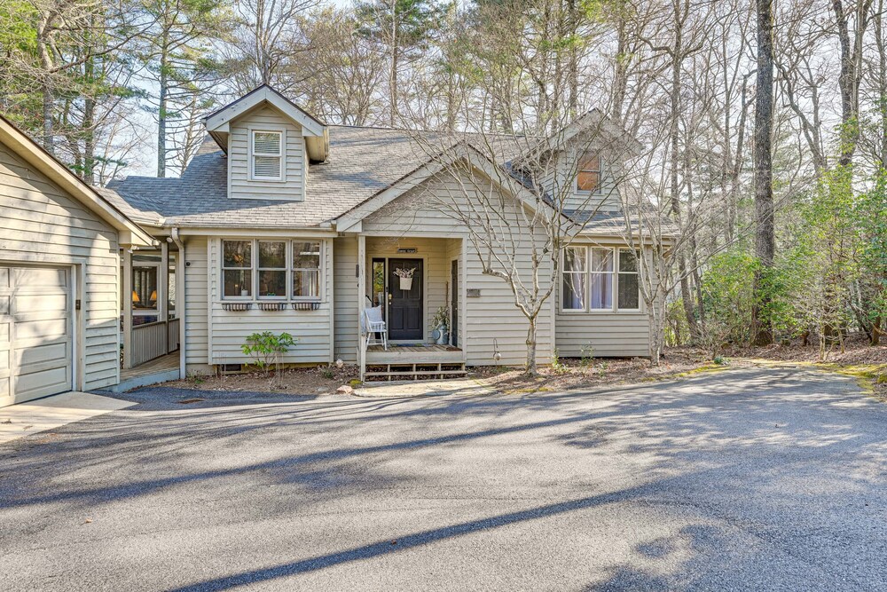 < 1 Mi to Marina: Ford Mountain Retreat w/ Deck