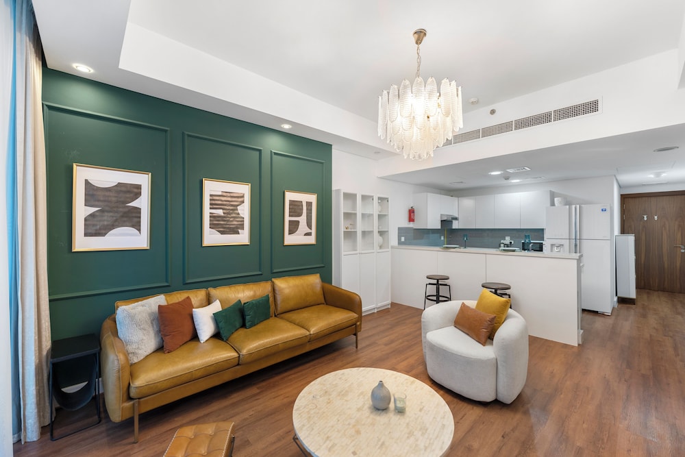 Chic 1BR Canal View at Waves Tower