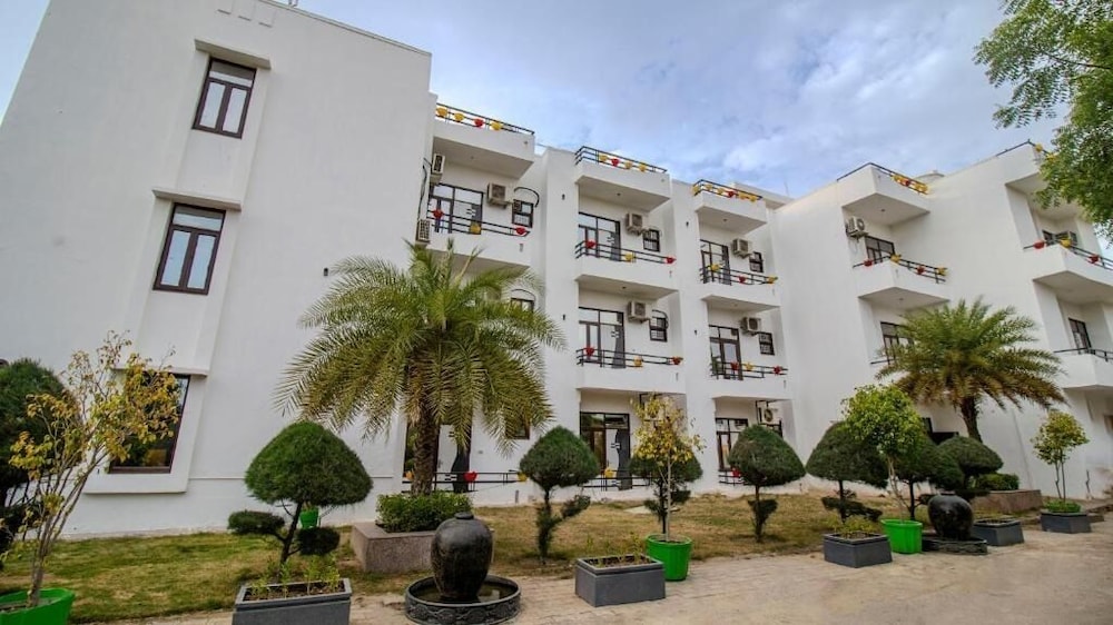 Elegance Resort