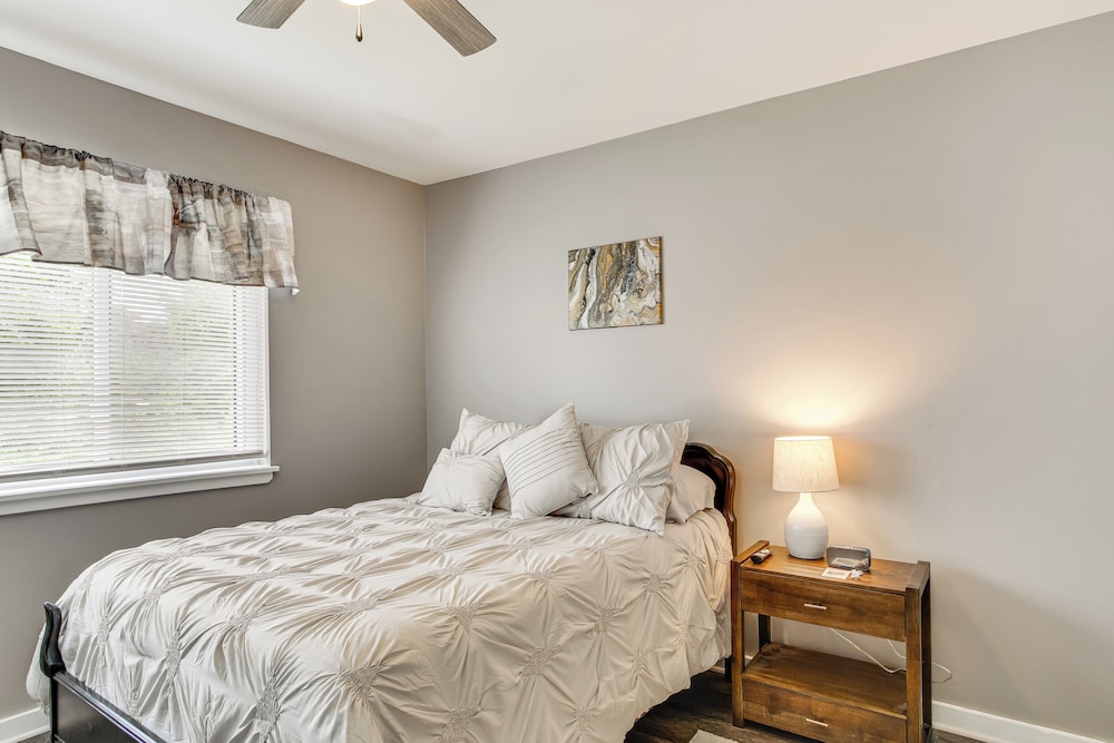2 Mi to SC State & Claflin: Townhome w/ Patio!