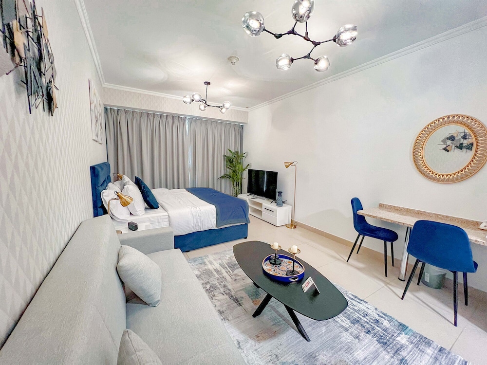 Cosmos Living Elegant Studio Near Marina