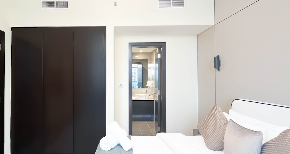 Luxury 2BR in Merano Tower Stunning City Views