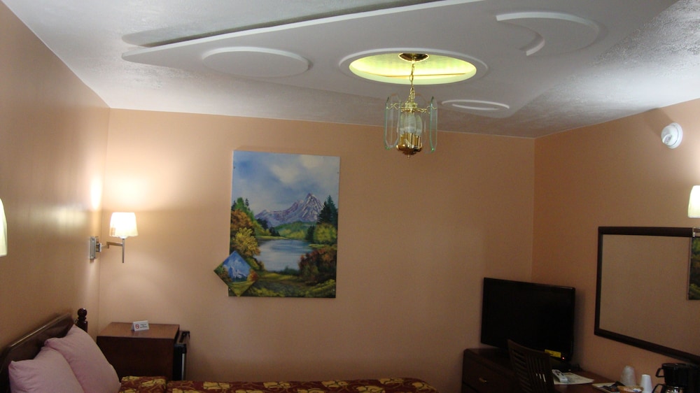 Pinconning Trail Inn Motel