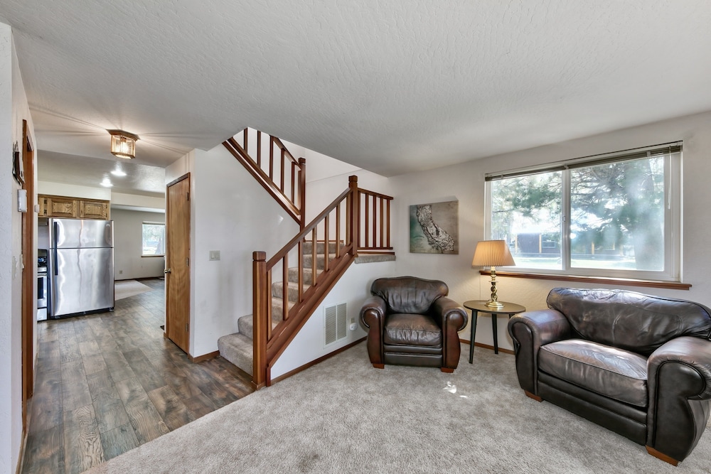 853p Lakeside Beach 4 Bedroom Home