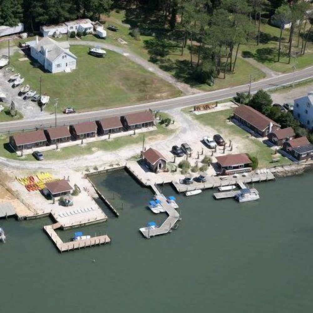Snug Harbor Marina and Hotel
