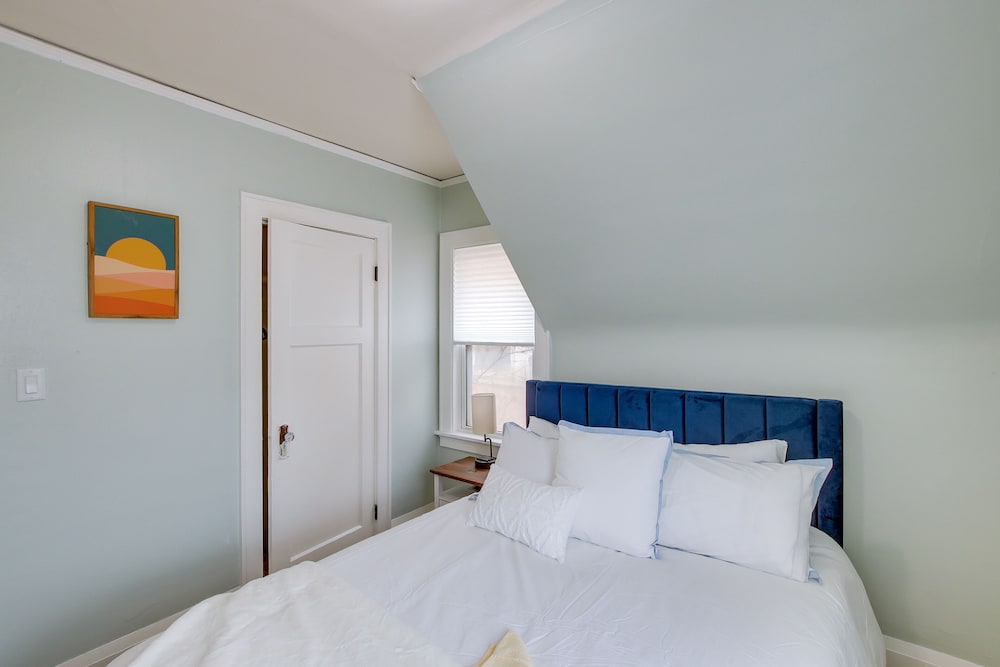 Milwaukee Vacation Rental: 6 Mi to City Center! view 5