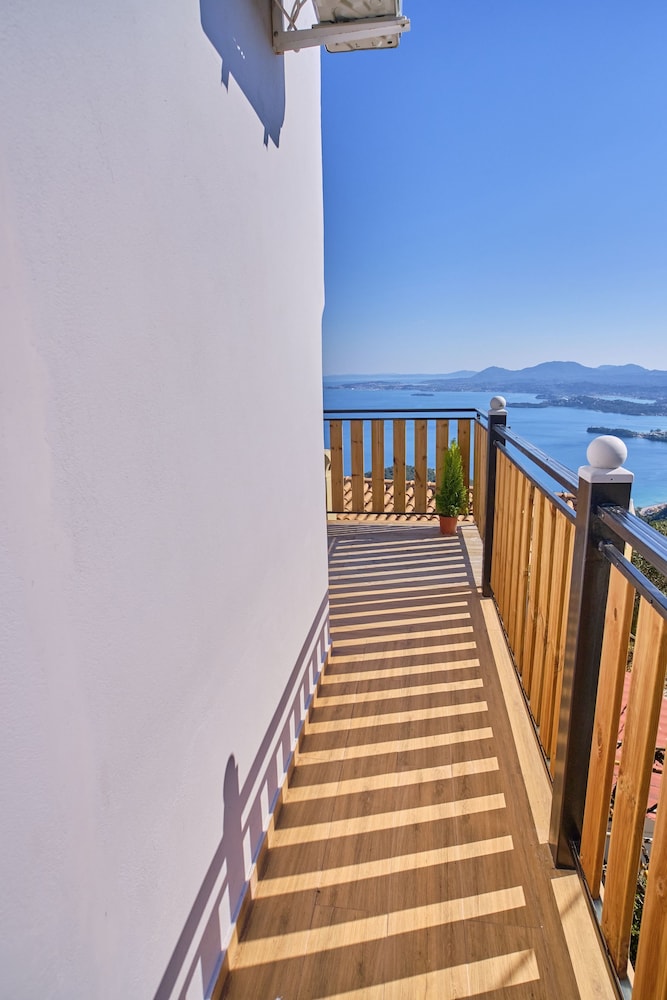 Christine's Seaview by Corfuescapes