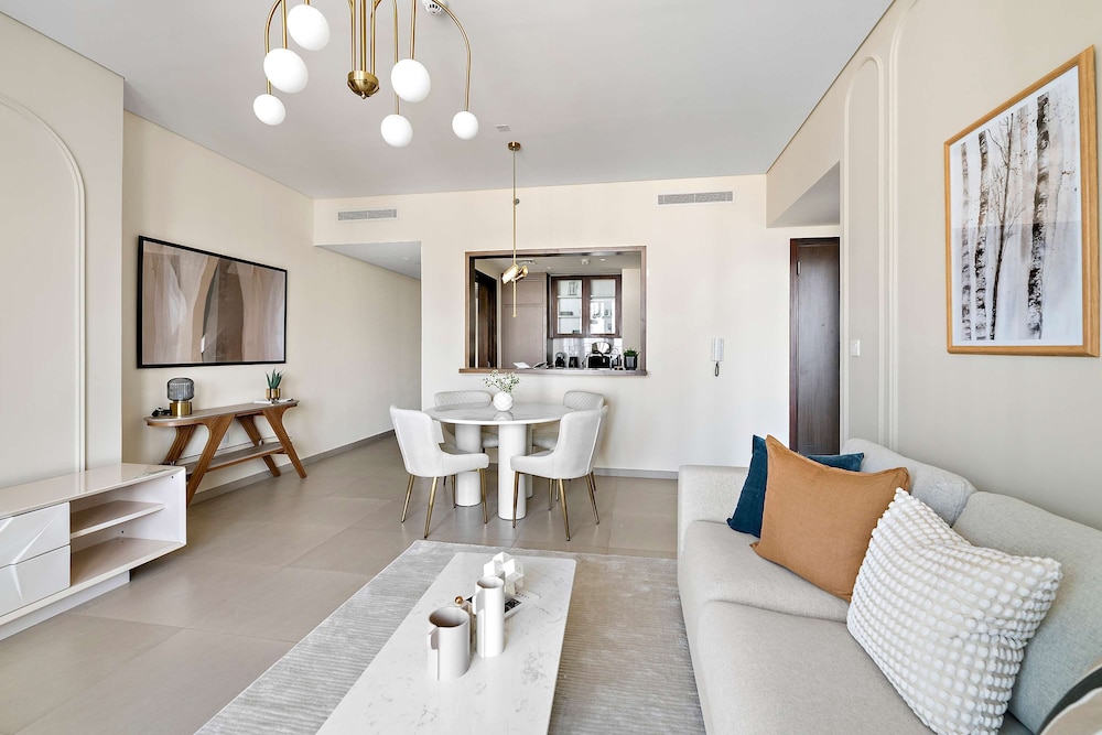 Silkhaus Premium Tower in Downtown Gym Pool