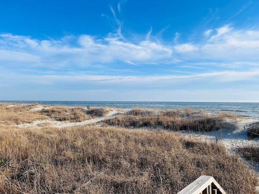 Sea It All 2 Bedroom Home by RedAwning