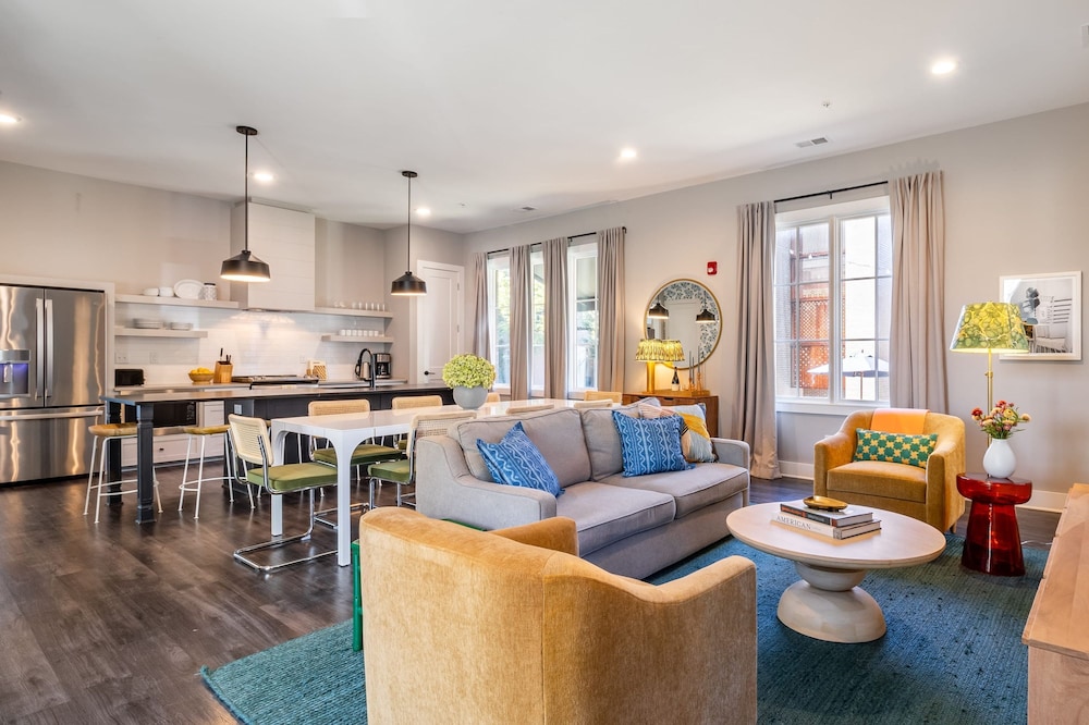 The Magnolia 5 by Avantstay Minutes to Downtown