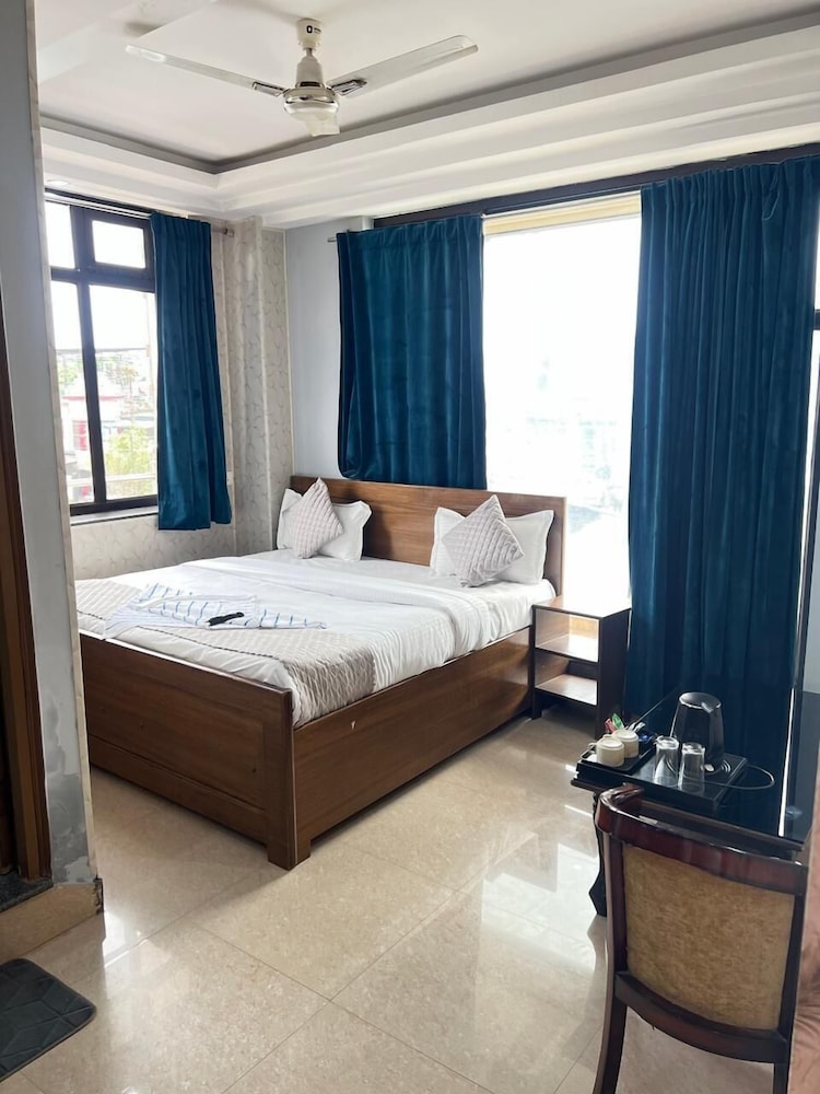 Paradise Inn