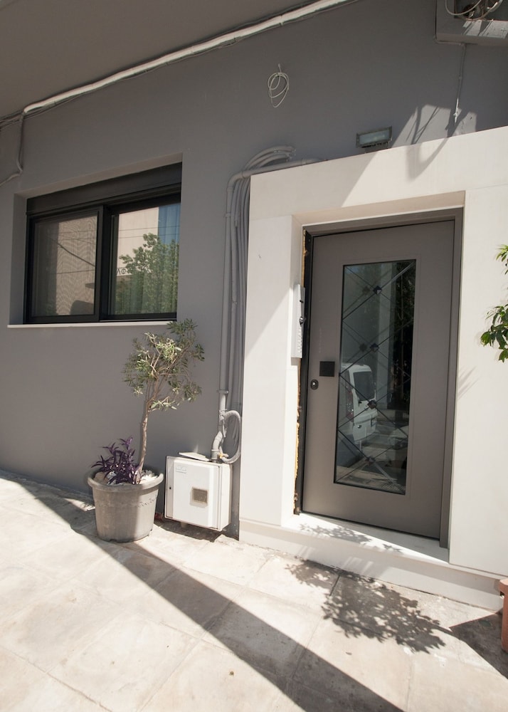 Sia s Retreat 2 in Nea Smirni