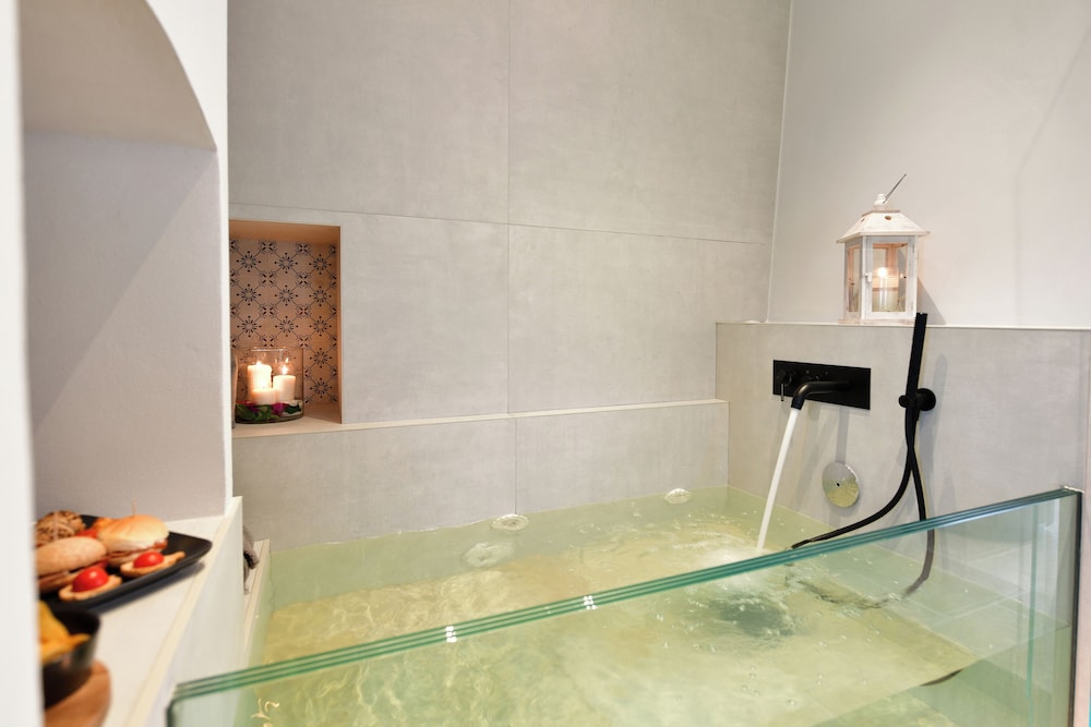 Lamarossa Trulli & Suites