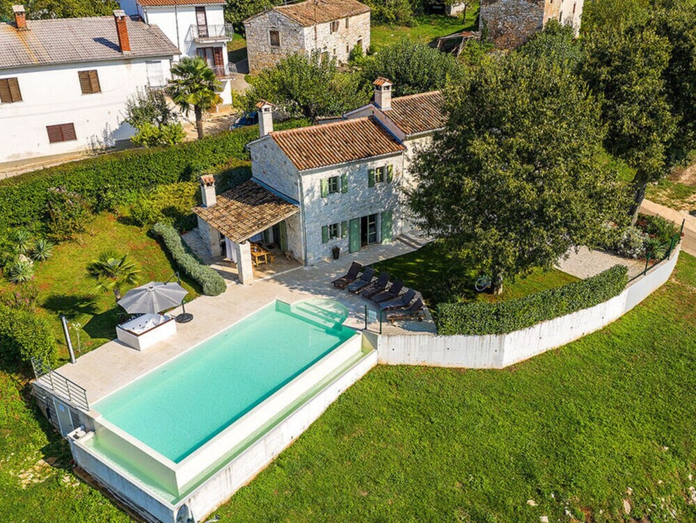 Villa Zvonar Comfortable Holiday Residence view 3