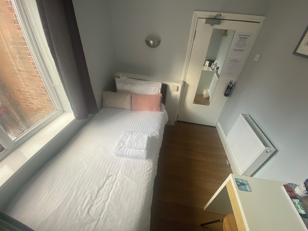 Grosvenor Place Guest House