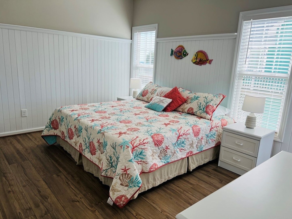 Avalon West- 5 Bedroom Home by RedAwning - Property Image 31