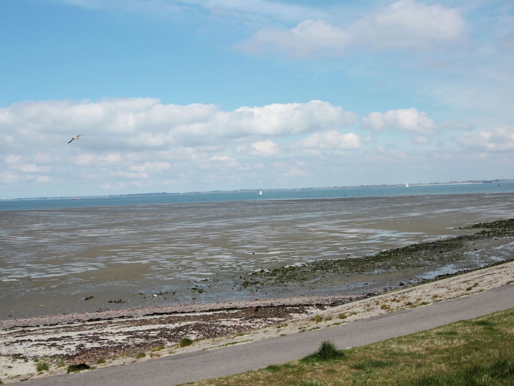 Comfortable and Tasteful Holiday Home Near the Oosterschelde view 5