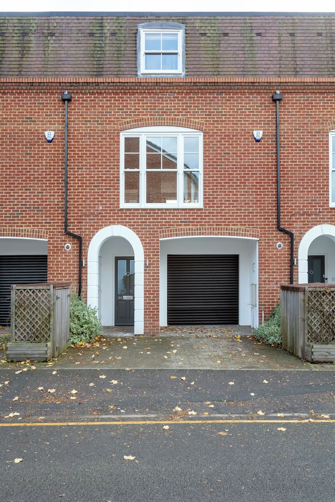 Fabulous Central Windsor Town House