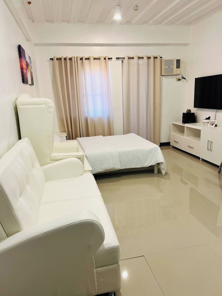 Cozy Studio in Parañaque - Perfect for Transients and Long-stayers Alike