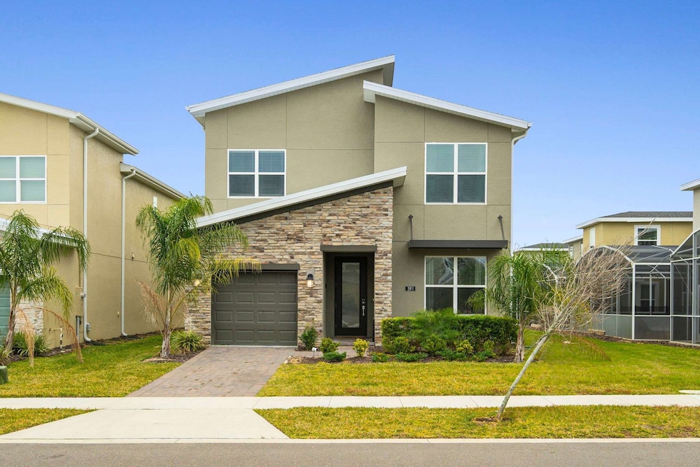 Chic Spacious 5BR Retreat Near Disney