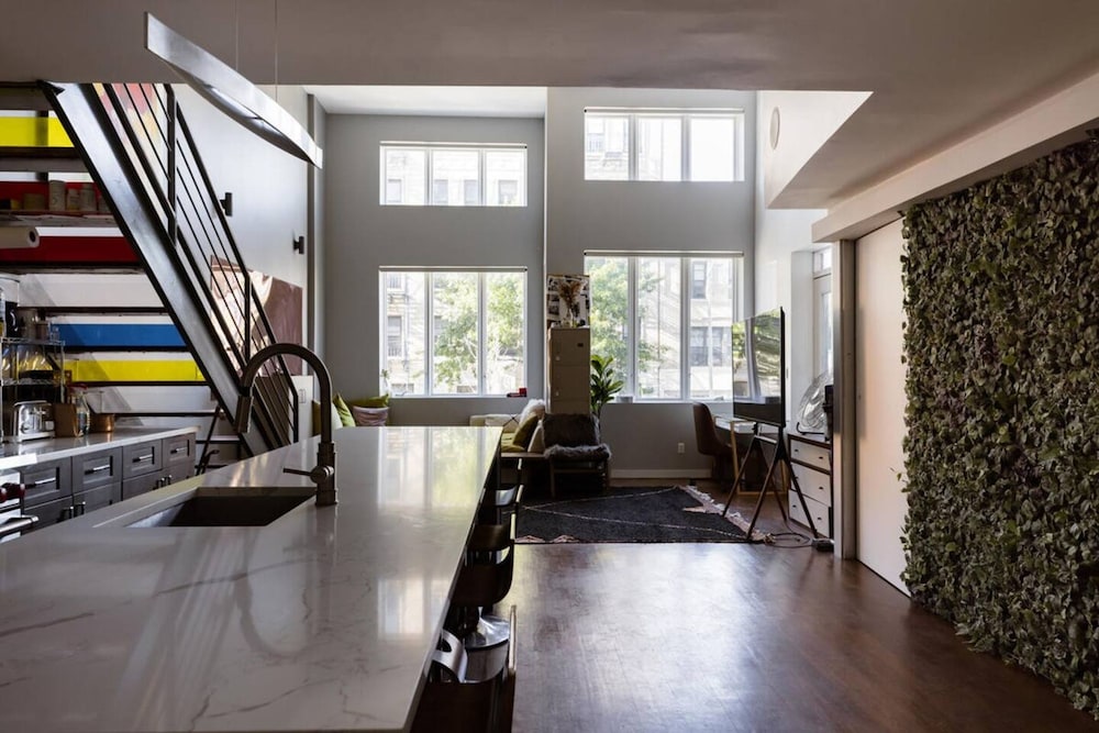 Dekalb by Rove Travel Duplex Loft w Terrace