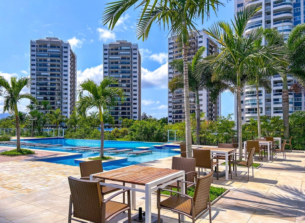 Apto c Vista p o mar e Lagoa na Barra da Tijuca RJ