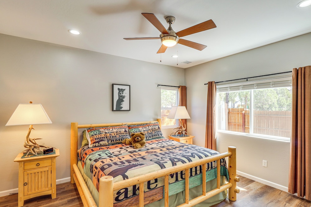 Hot Tub & Outdoor Living: Relaxing Show Low Cabin