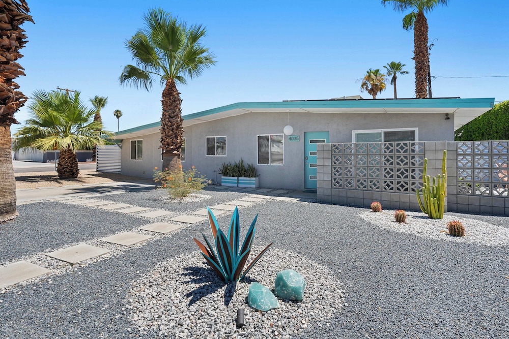 Modern Heart Oasis With Pool!