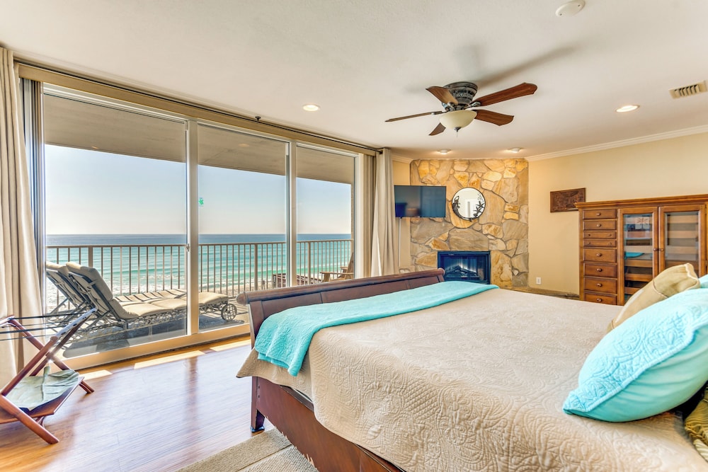 Direct Sand Access! Family Pensacola Beach Retreat