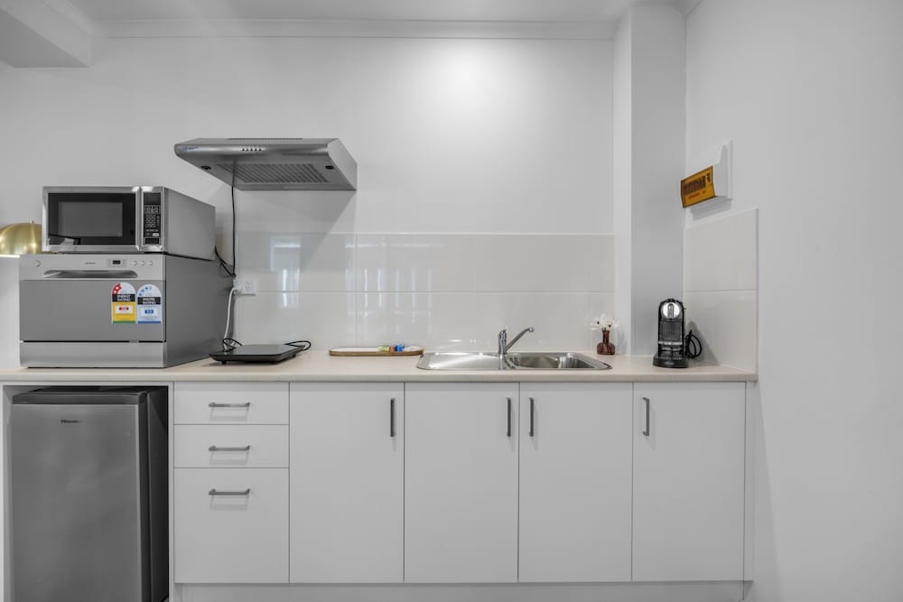 Bright 1-bed Unit With Balcony in Central Adelaide
