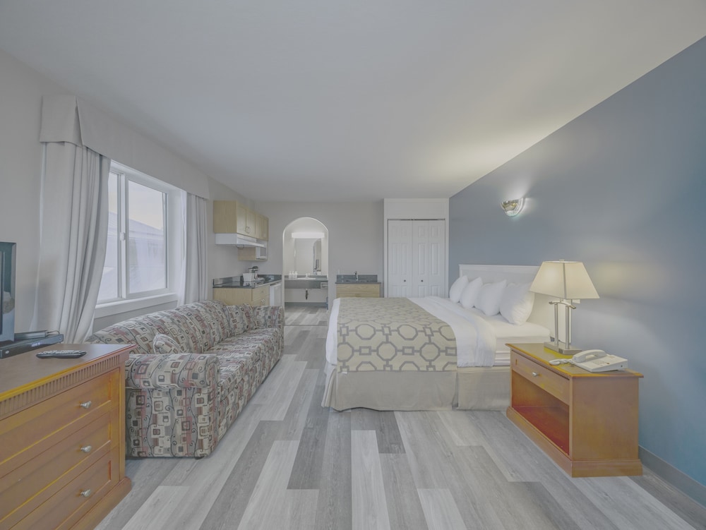 Hinton Vacations - Baymont by Wyndham Hinton - Property Image 10