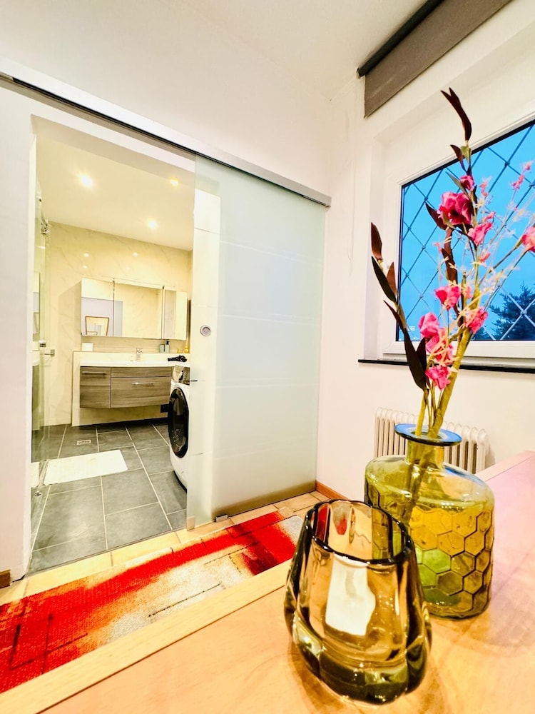 7 private Rooms in a spacious Villa