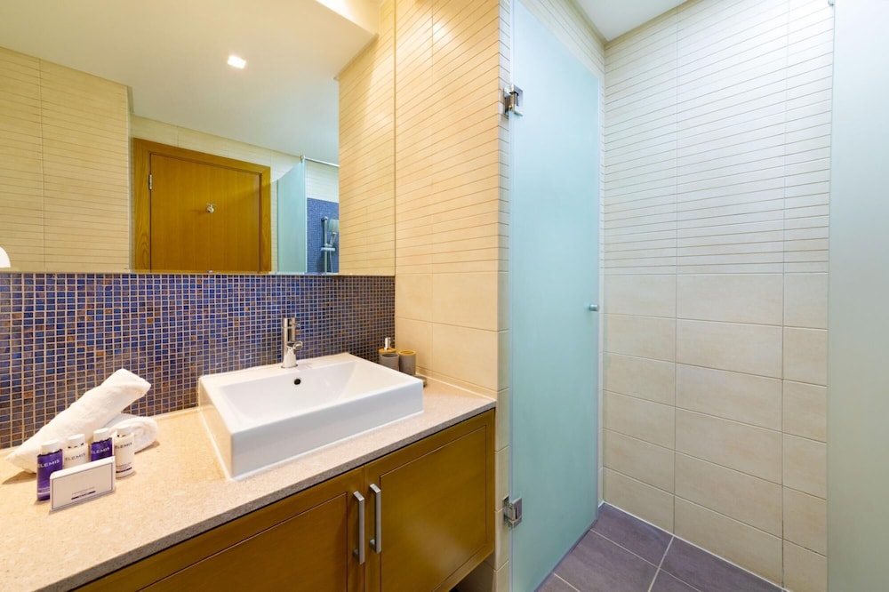 Exclusive Apt w Seafront Views Over Palm Jumeirah