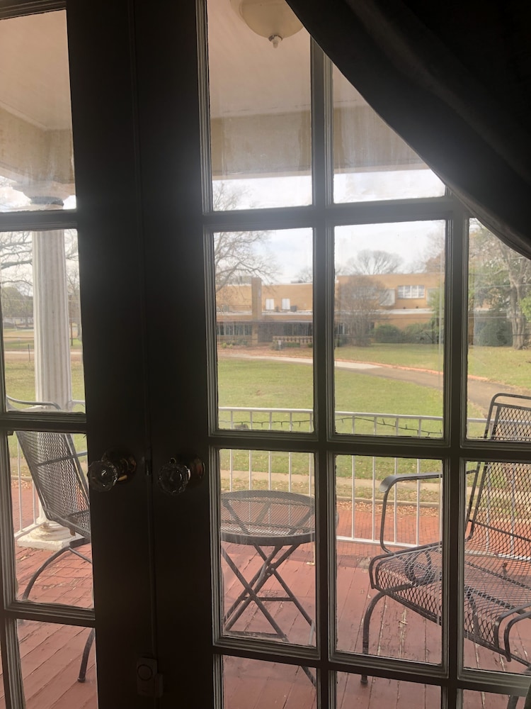 Woldert-Spence Manor view 5