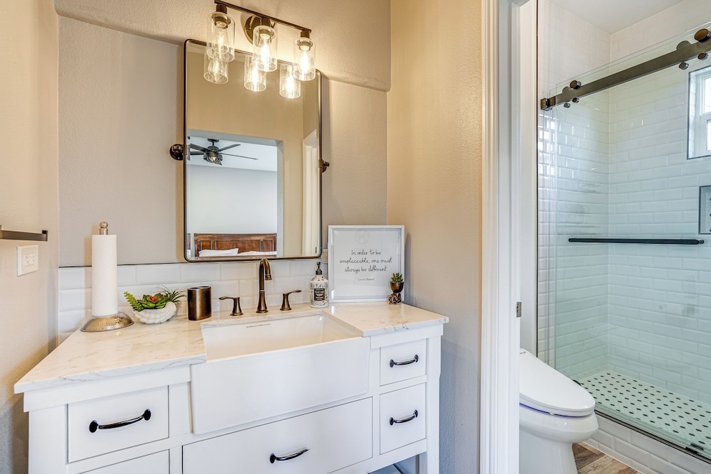 Pool & Hot Tub Access: Brentwood Getaway!