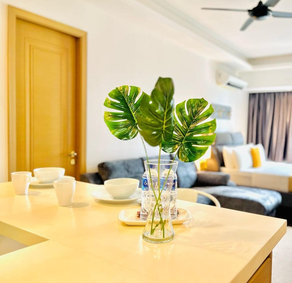 R&F PRINCESS COVE BY HOMEFORT SUITES