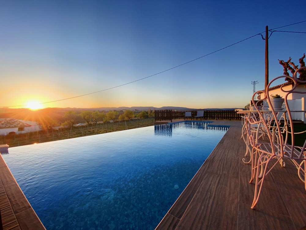 Hotel B&B Wine and Cooking Penedès - Image 1