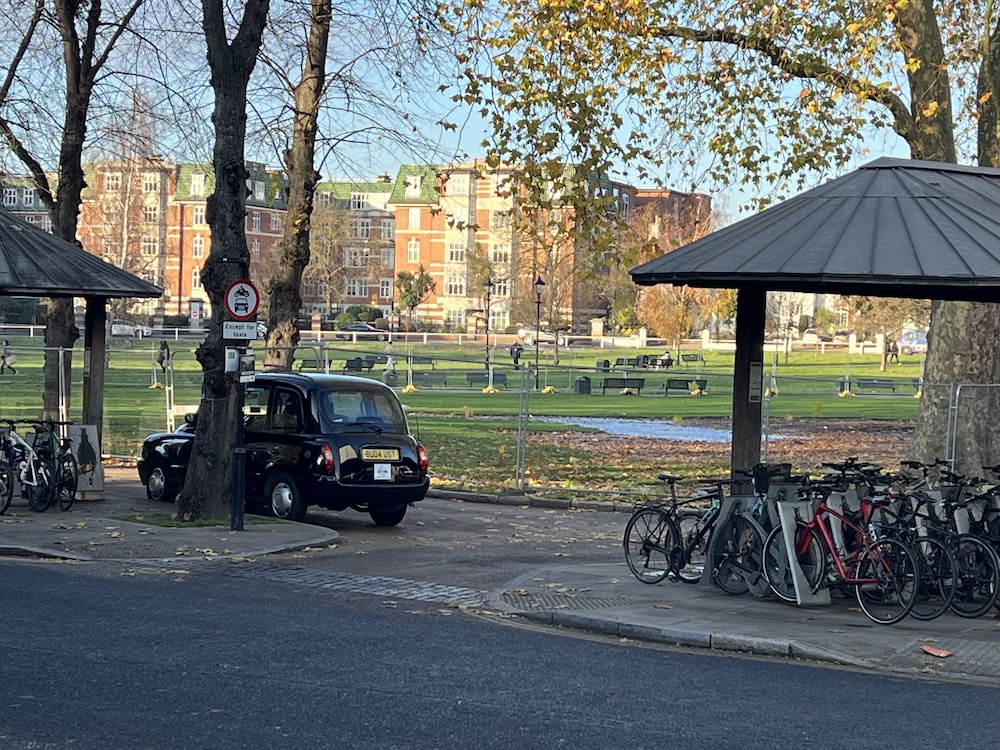 The Grand Bleu - Next to Tube station