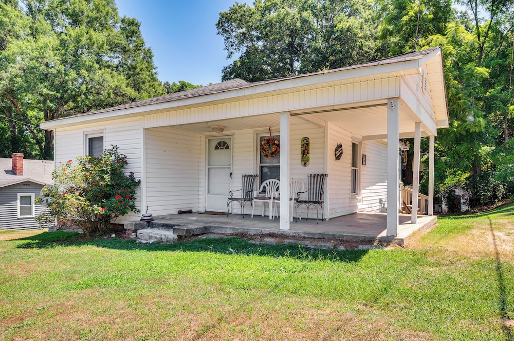 Family-friendly Home Near Parks & Lakes!