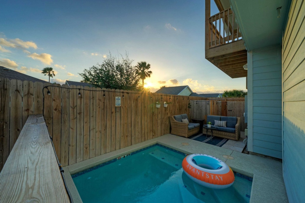 Sleeps 22 2 Homes w/ Private Pool + Patio Walkable Location, Golf Cart Zone