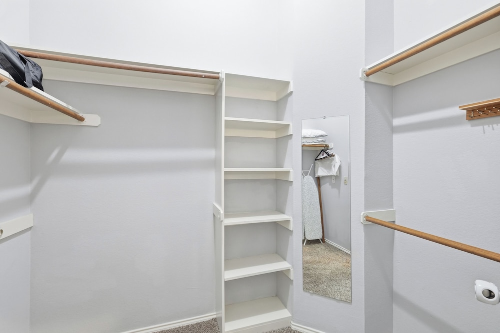 Lux Cozy 5B2B Home for Families
