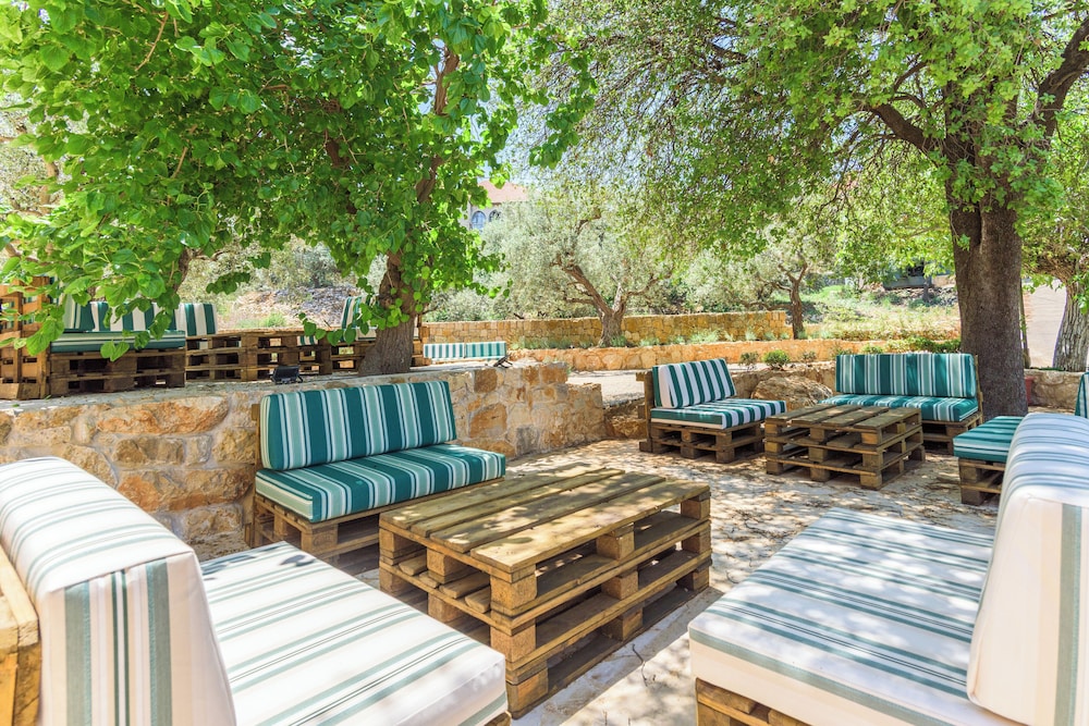 LAuberge de Douma Full House in Batroun