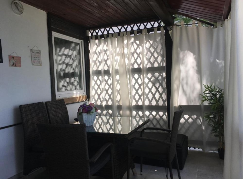 Beach House - 2m From Beach