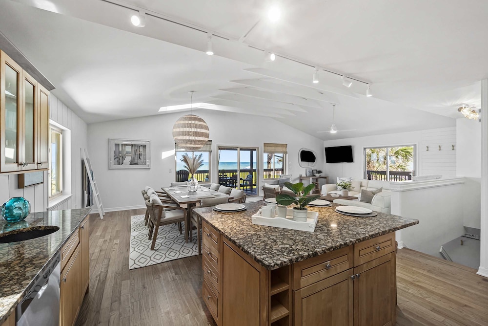 Oceanfront Steps to Sand Deck Pets Welcome