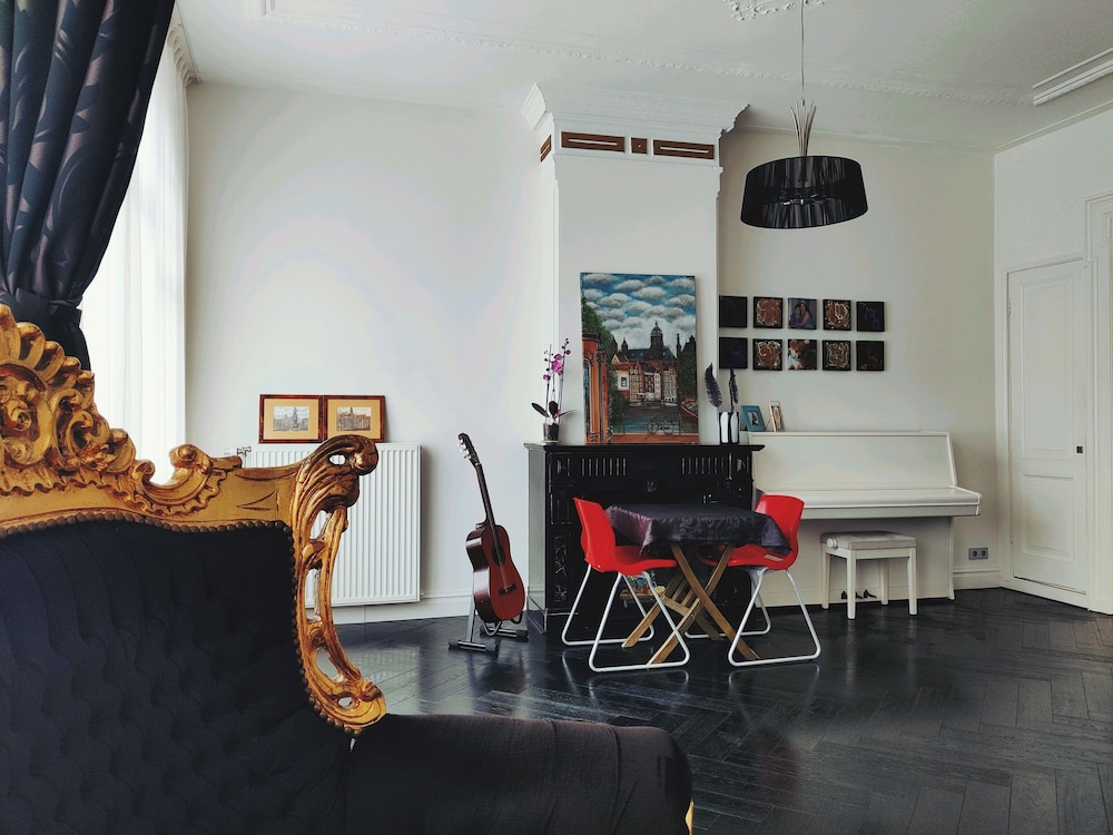 Sézane's Lodges: shared home - not hotel - in museum district