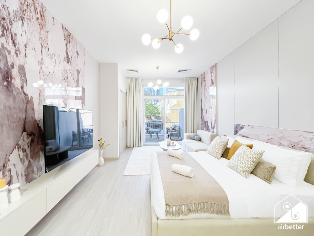 Stylish Ground-floor Studio JVC
