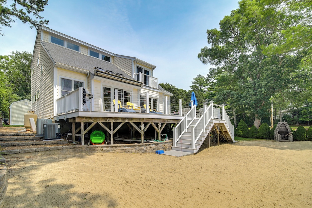 Plymouth Getaway w/ Private Lake Beach + Kayaks!